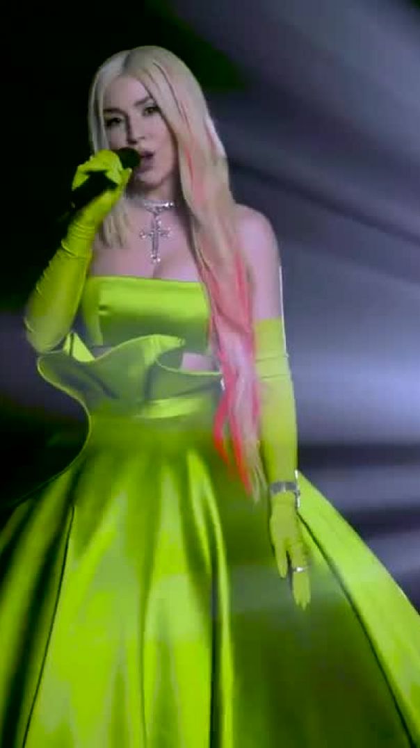 Ava Max - Kings &amp;amp; Queens (amfAR’s A Gala For Our Time)_mobclip