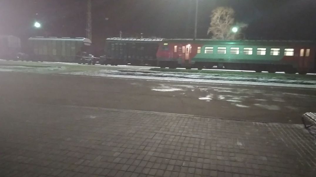 электричка стоит  на Пензу